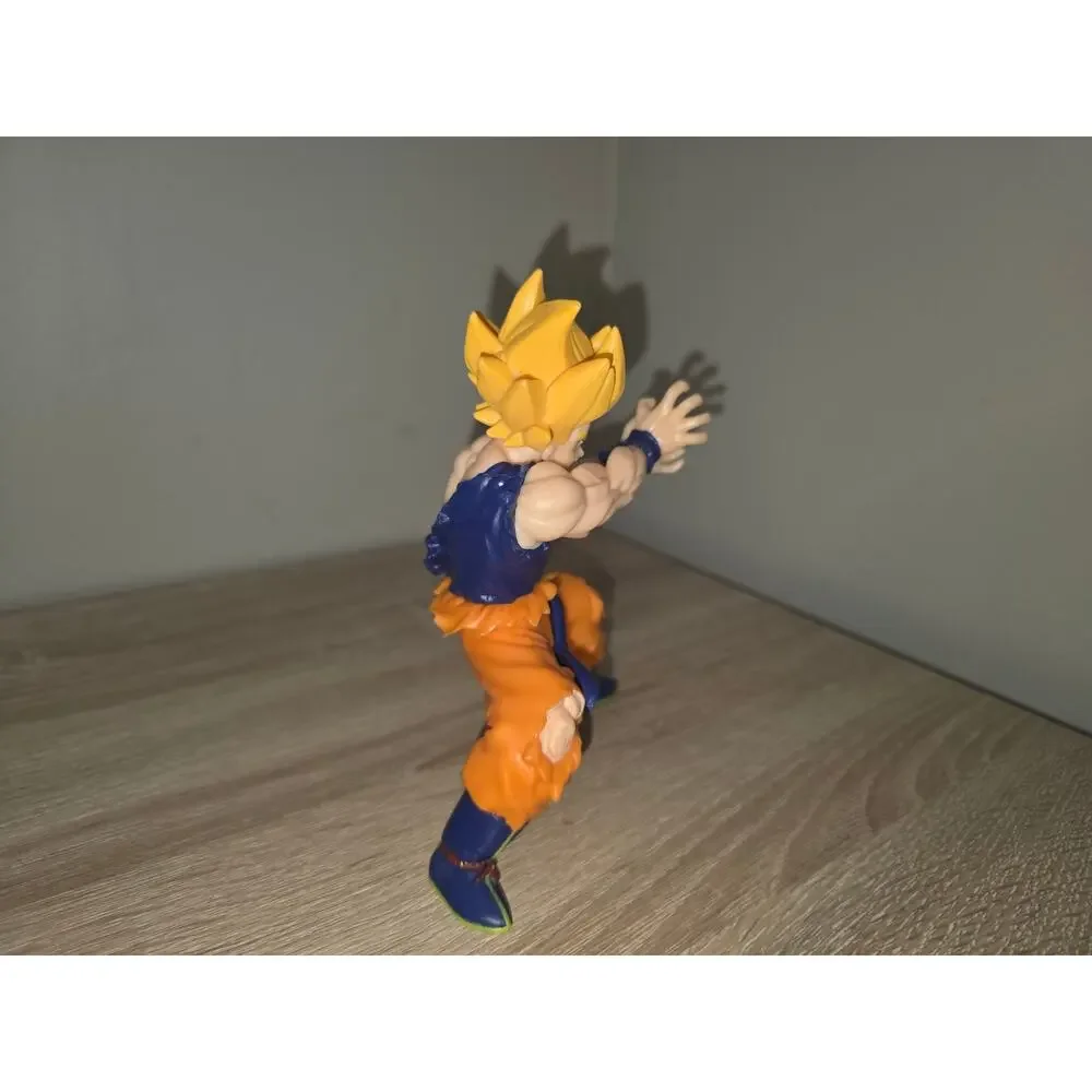 Dragon Ball Z Goku Super Saiyan Kamehameha Figurine 6